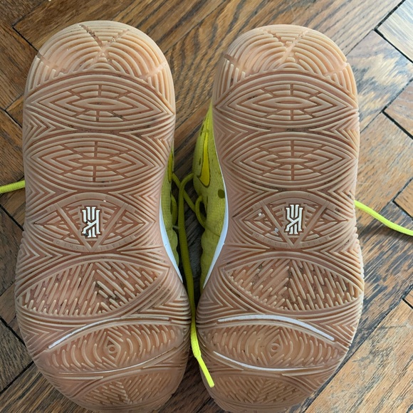 Nike/Kyrie Irving Shoes Spongebob Sneakers Kyrie Irving Limited